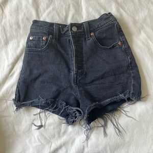 Levi’s rib cage shorts!